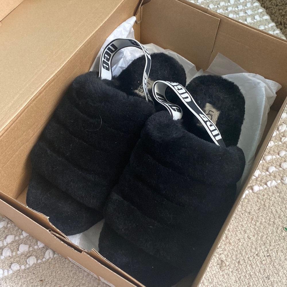 ugg shoes/slipper w box